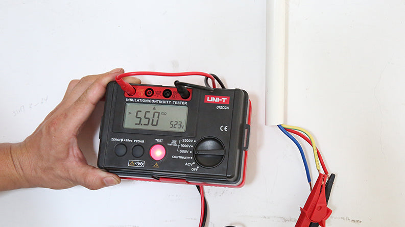 Tester izolačního odporu UNI-T UT502A