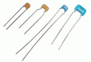 Kondenzátor keramický   4N7/50V mono X7R  rm5   C